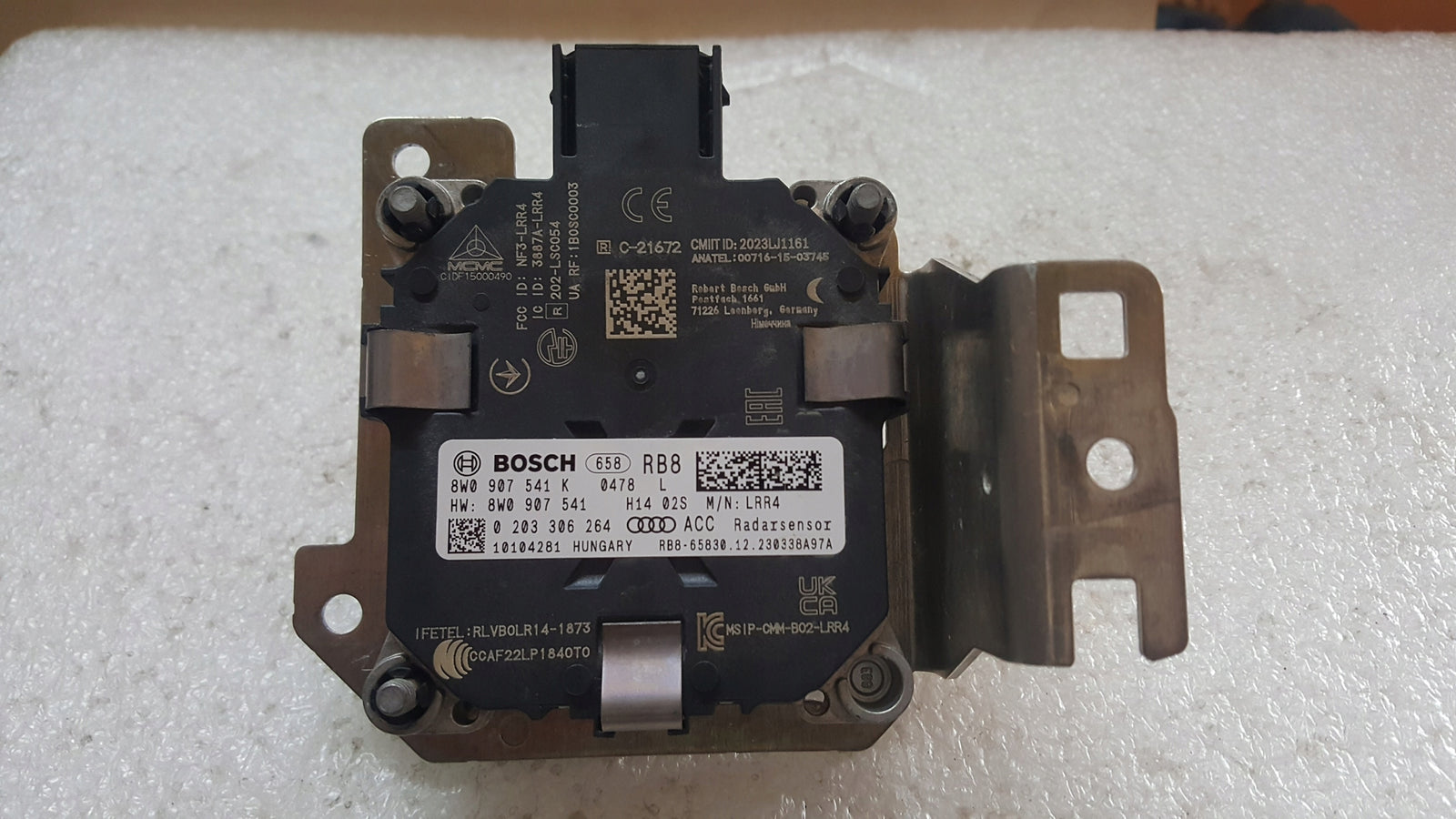 Radar sensor ACC lewy- AUDI A4 (B9) A5 8W0907541K 8W0971573 demontaż