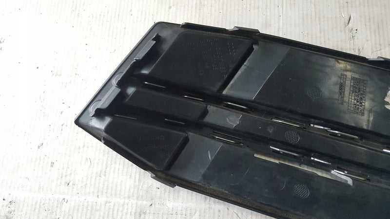 Kratka zderzaka prawy przód AUDI A4 B9 8W0807682F