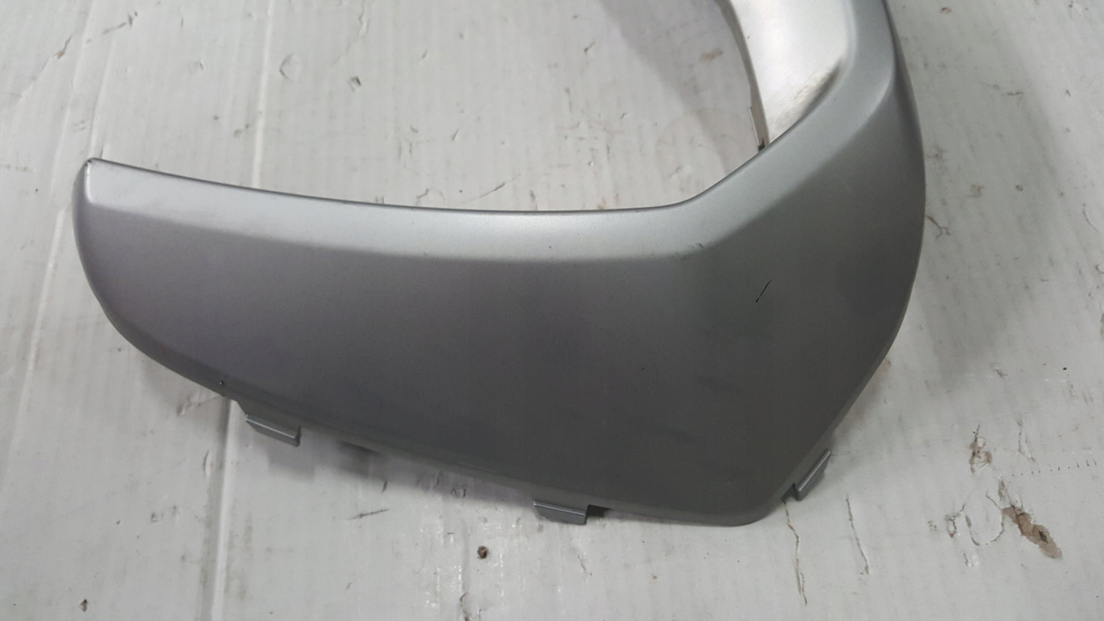 Listwa zderzaka tylnego lewa strona AUDI Q3 83F807967 demontaż