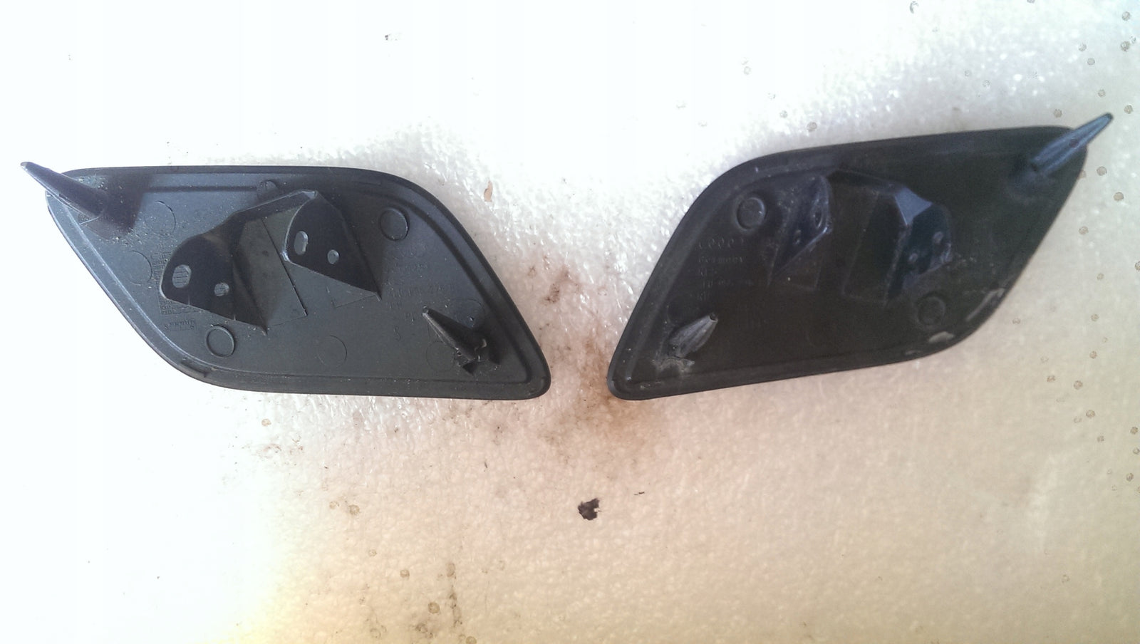 Zaślepki spryskiwacza LE+PR AUDIQ7 4L0955275B/276B