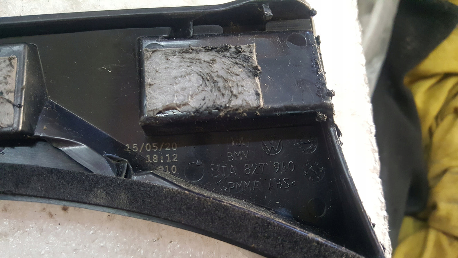 Listwy klapy bagażnika lewa + prawa strona VW TOURAN 5TA827939 5TA827940