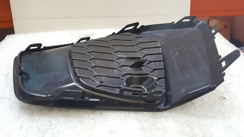 Kratka zderzaka lewy przód AUDI A3 8Y0807681A