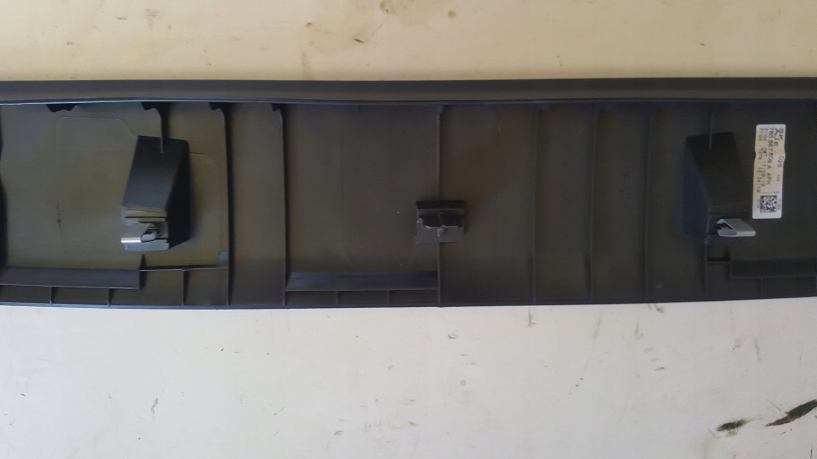 VW TOUAREG 3 III TAPICERKA KLAPY BAGAŻNIKA SZYBY GÓRA 760867609A