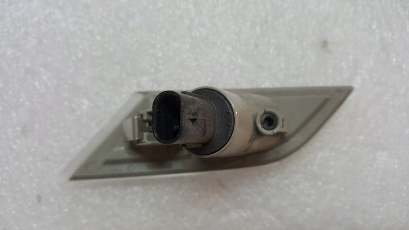 Kierunkowskaz błotnika prawy przód VW T6 7LA949102 demontaż