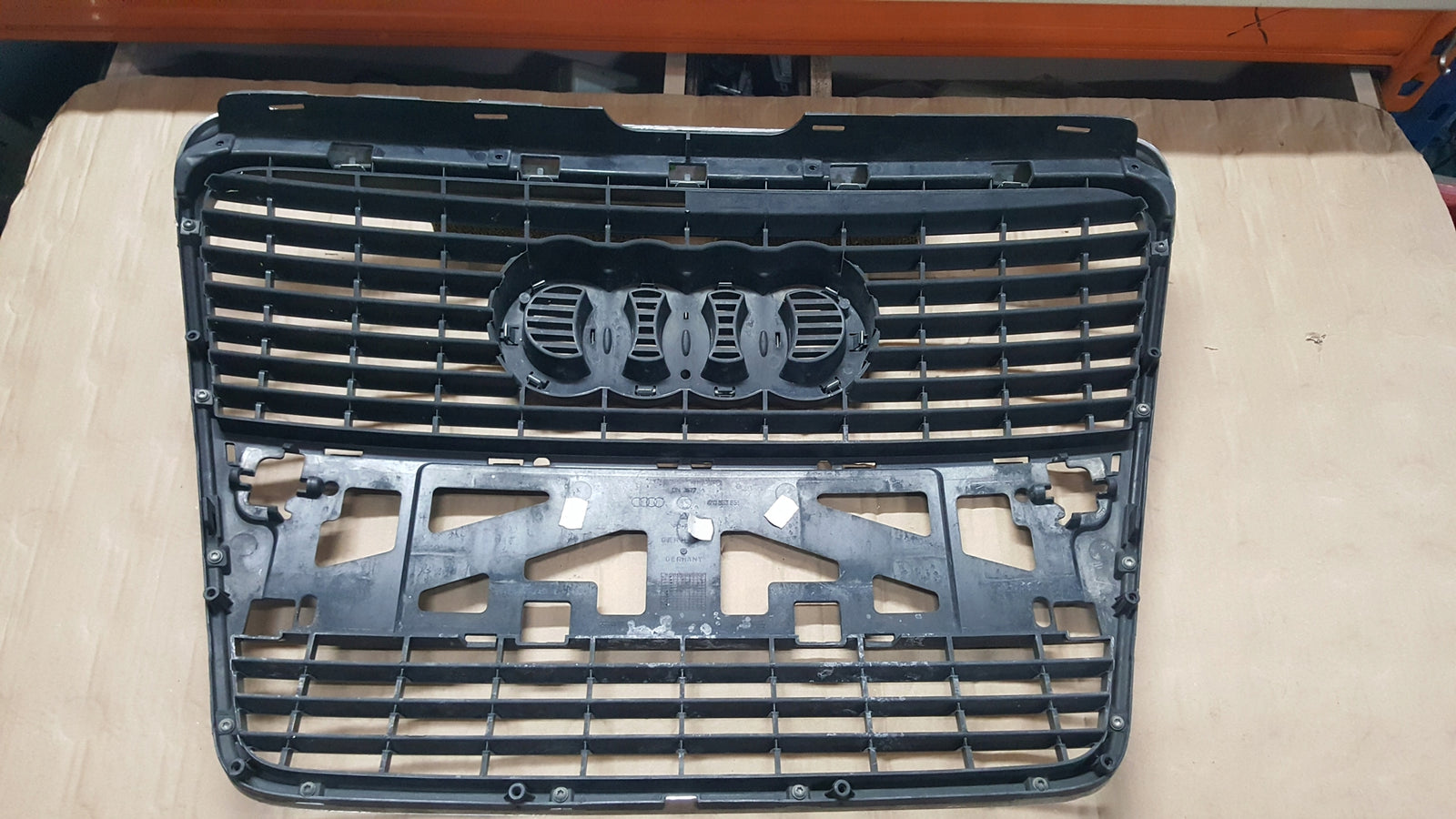 GRILL ATRAPA AUDI A6 C6 4F0853651