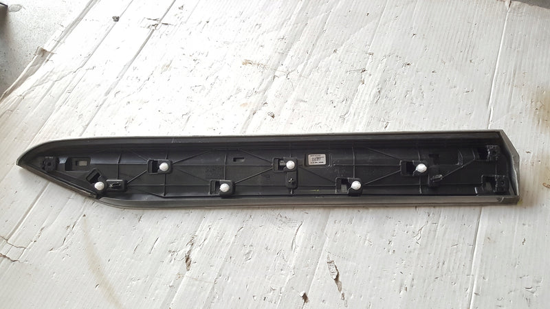 Listwa drzwi prawy tył SKODA SUPERB 3V0854950 demontaż