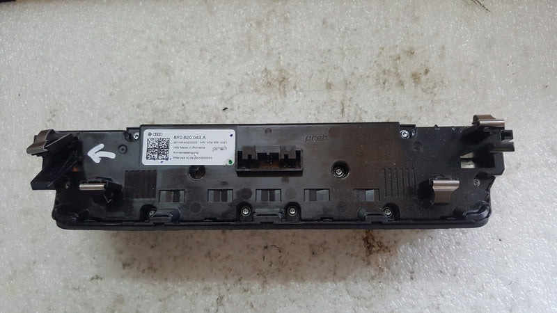 Panel klimatyzacji AUDI A3 8Y0820043A demontaż