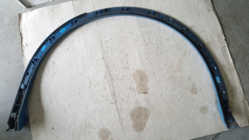 Listwa błotnika prawy tył AUDI Q5 80A853818B demontaż