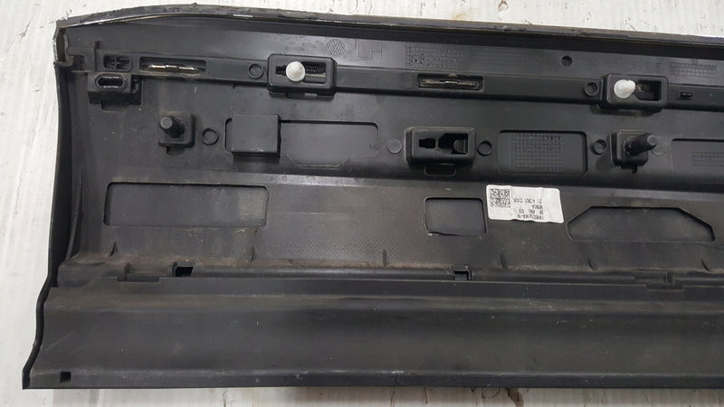 Listwa drzwi lewy tył VW TOUAREG III 760854949F demontaż