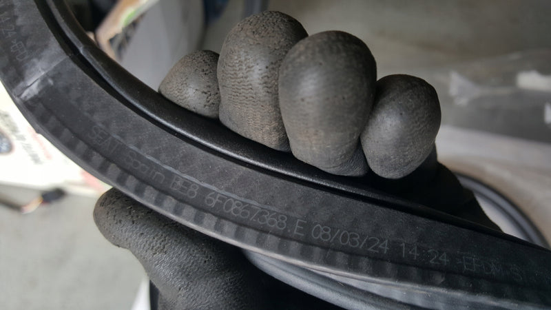 NOWA ORYGINALNA uszczelka drzwi prawy tył SEAT IBIZA 6F0867368E