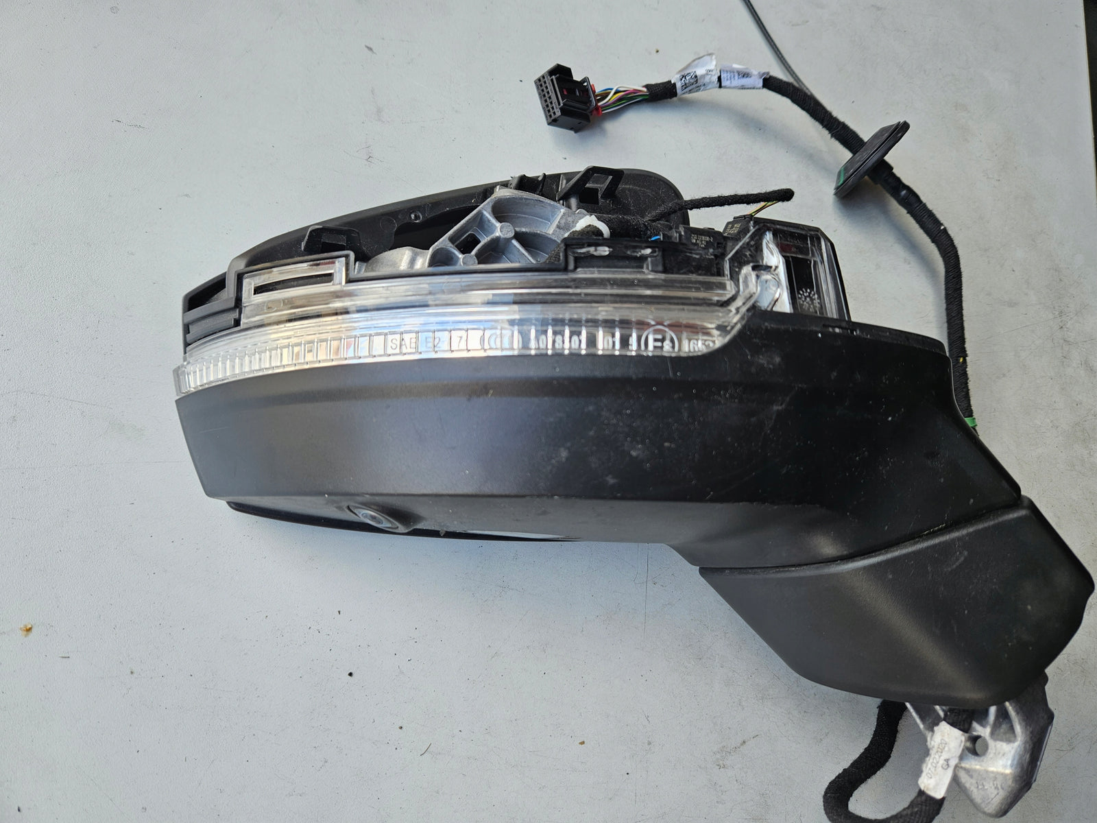 Pr Lusterko zewn Vw Touareg 761857502D 17pin IDEAŁ