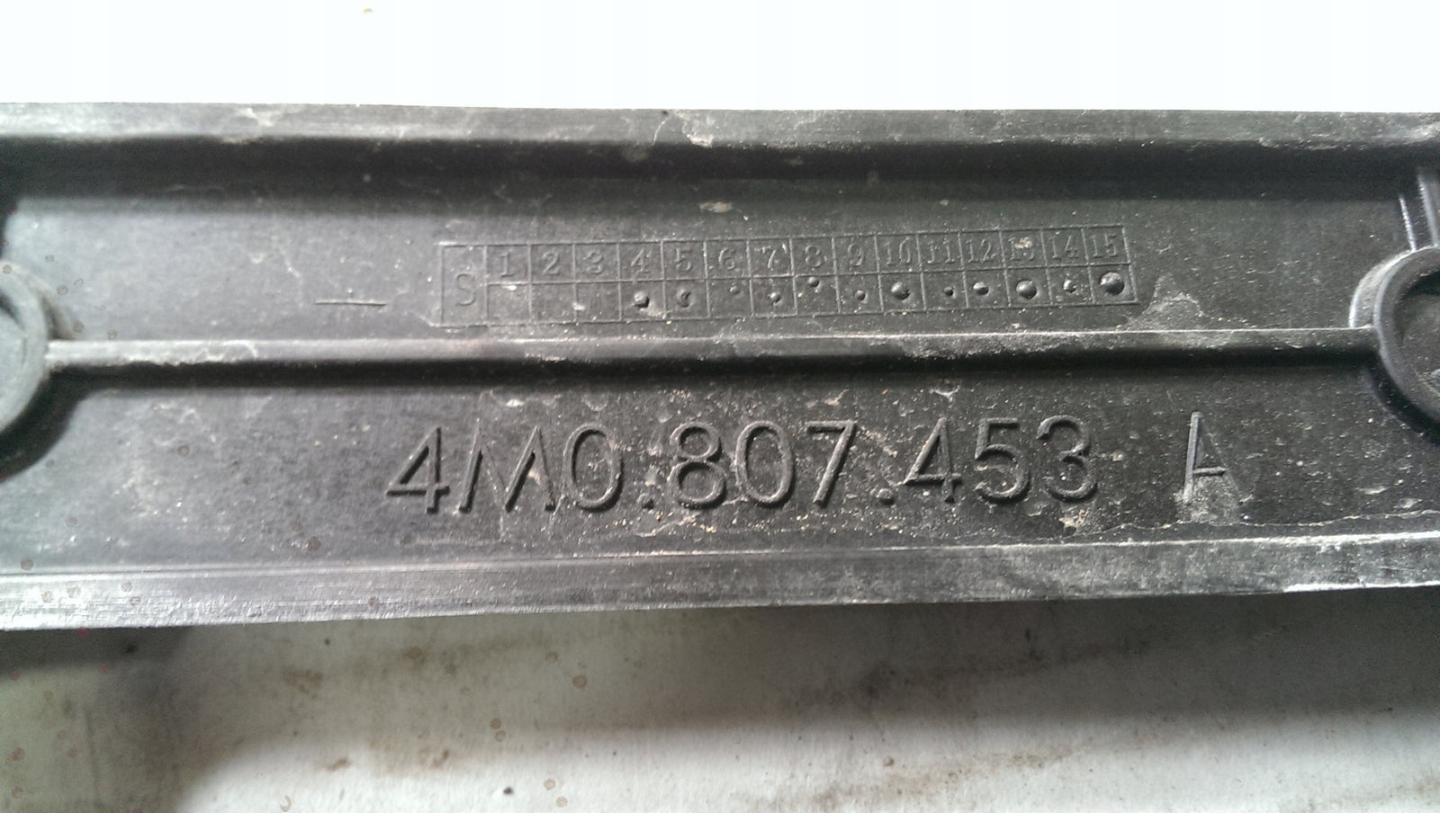 Ślizgi zderzaka L+P tył AUDI Q7 4M0807453A/454A