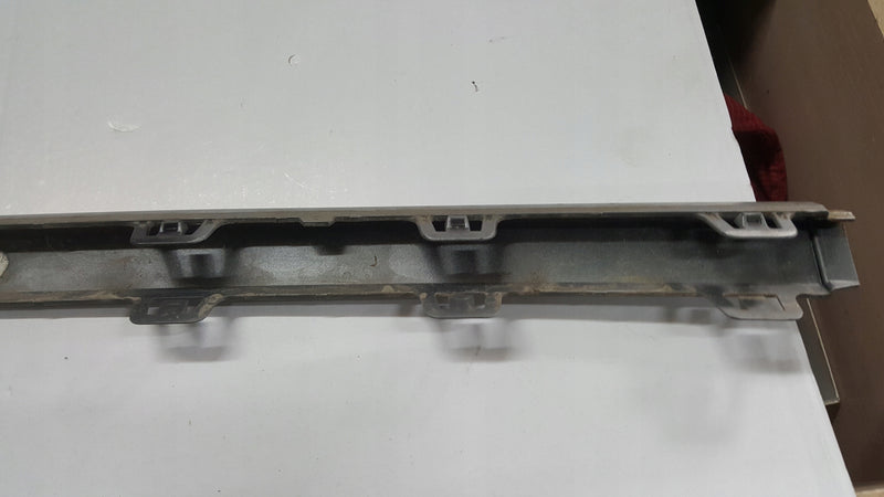 Środkowa listwa zderzaka tylnego AUDI Q2 81A807578 demontaż