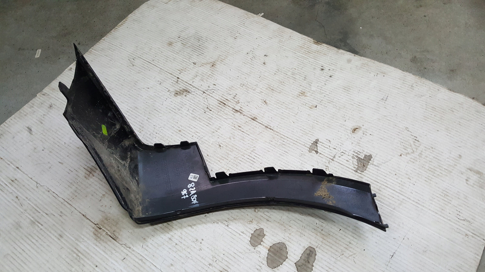 Narożnik zderzaka tylnego lewa strona AUDI A1 82A807967 demontaż