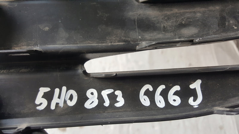 Kratka zderzaka prawy przód VW GOLF VIII 5H0853666J demontaż