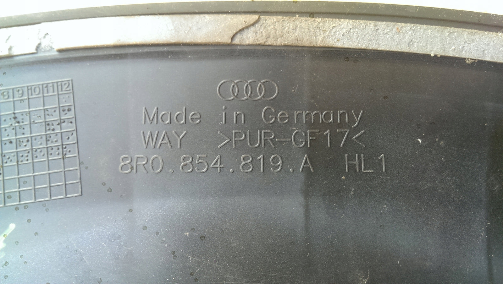Listwa drzwi lewy tył AUDI Q5 CROSS 8R0854819A