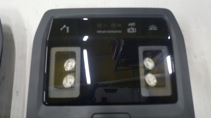 Lampka podsufitki AUDI Q4 89A959569 demontaż