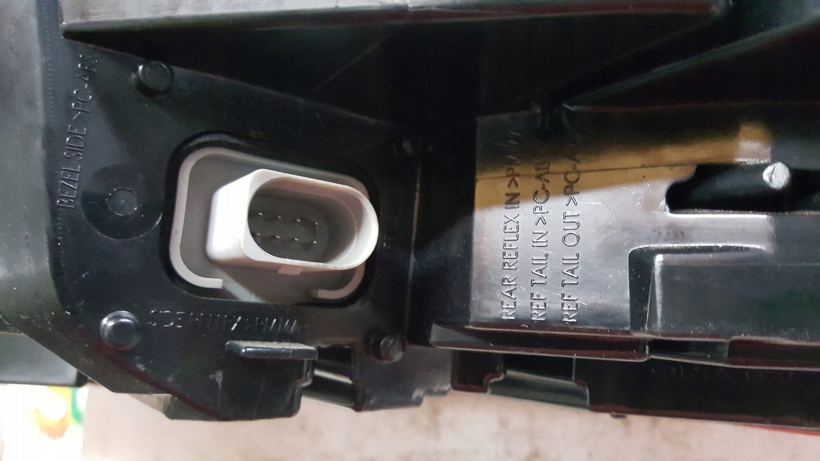 Tylna lewa lampa LED AUDI TT TTS TTRS 8S0945095E demontaż