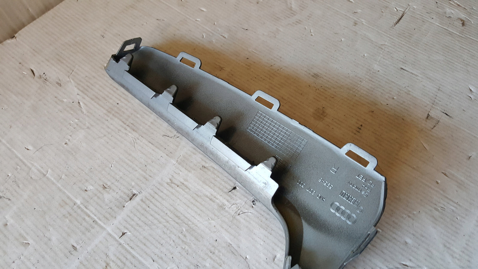 Listwa zderzaka prawy przód AUDI Q7 4M0807300A