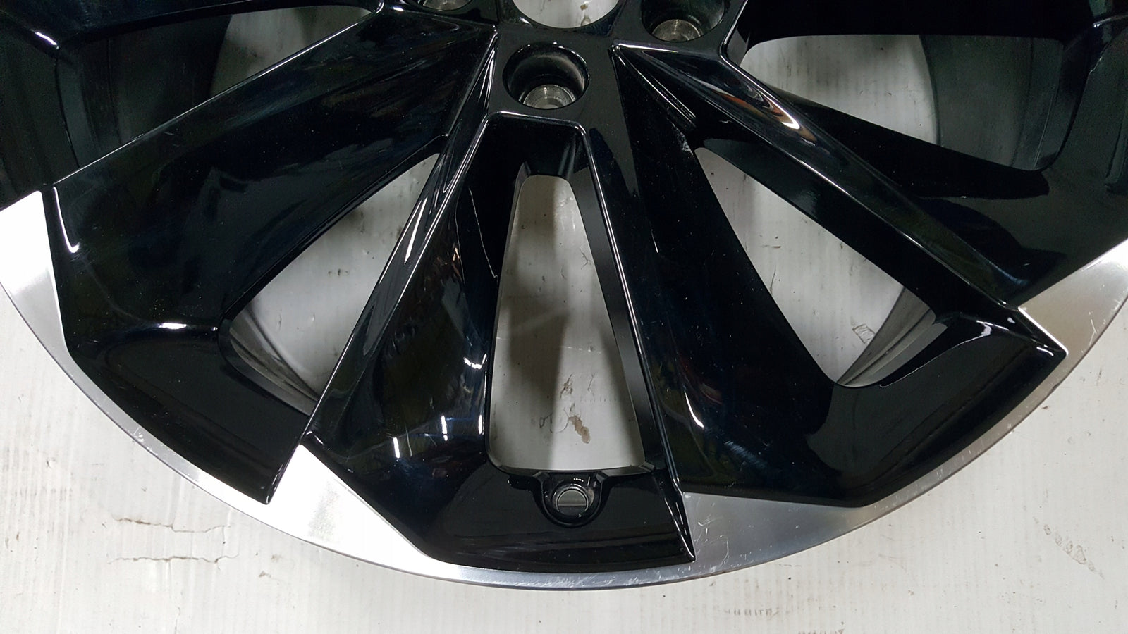 Felga aluminiowa SKODA SUPERB 8Jx19 ET 44 3V0601025S