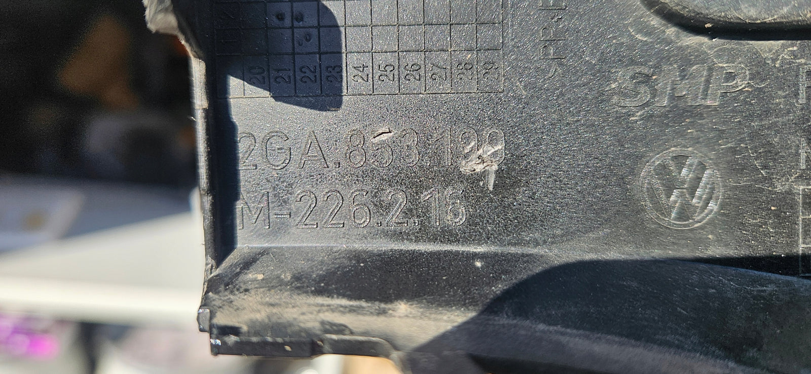 Kratka atrapa zderzaka prawy przód VW T-ROC 2GA853190 2GA853666D demontaż