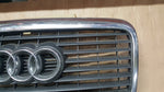 AUDI A6 C6 S-LINE 4F0853651S ATRAPA GRILL KRATKA ZNACZEK
