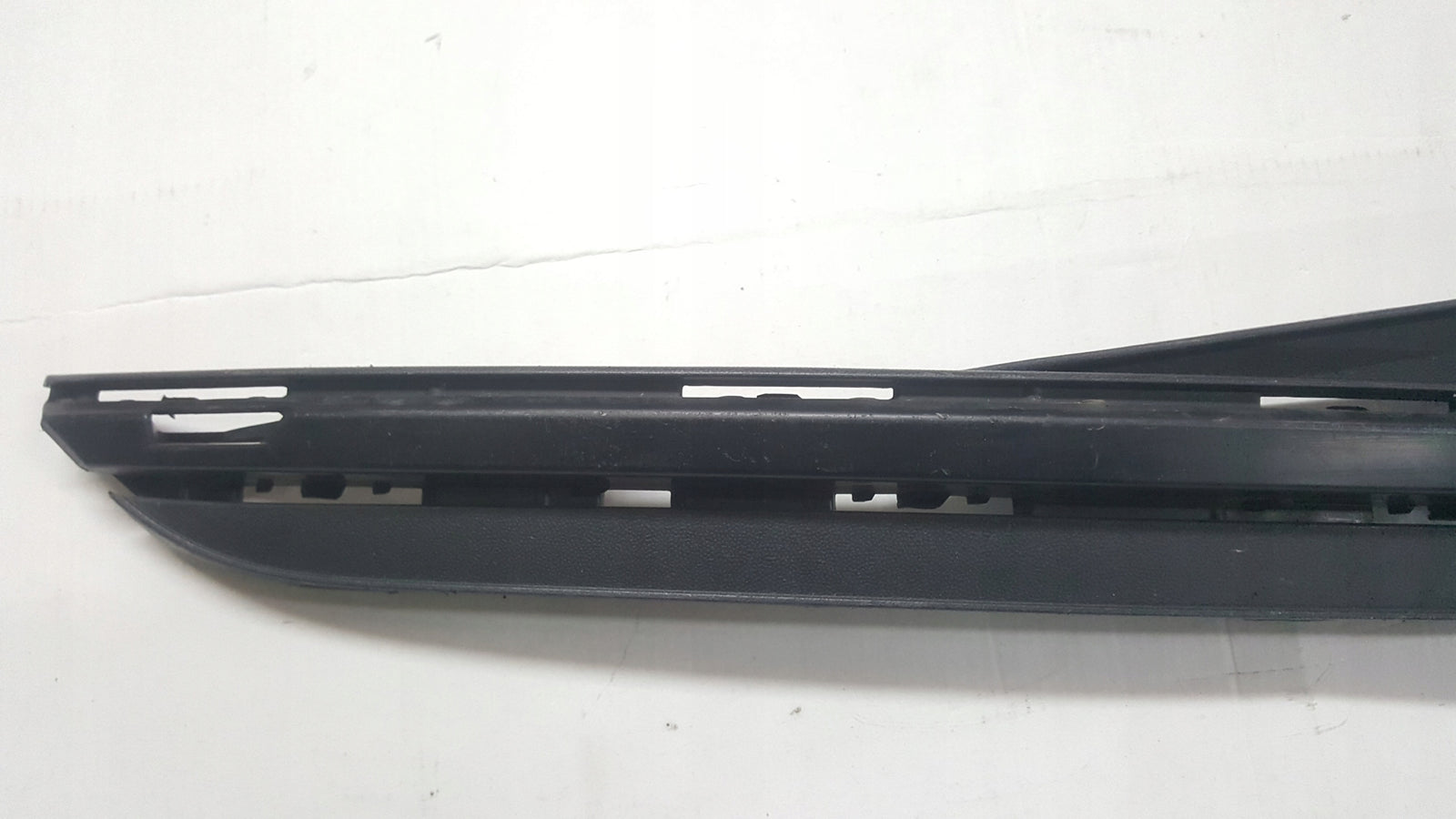 Kratka listwa zderzaka prawy przód VW ARTEON lift 3G8853666D demontaż