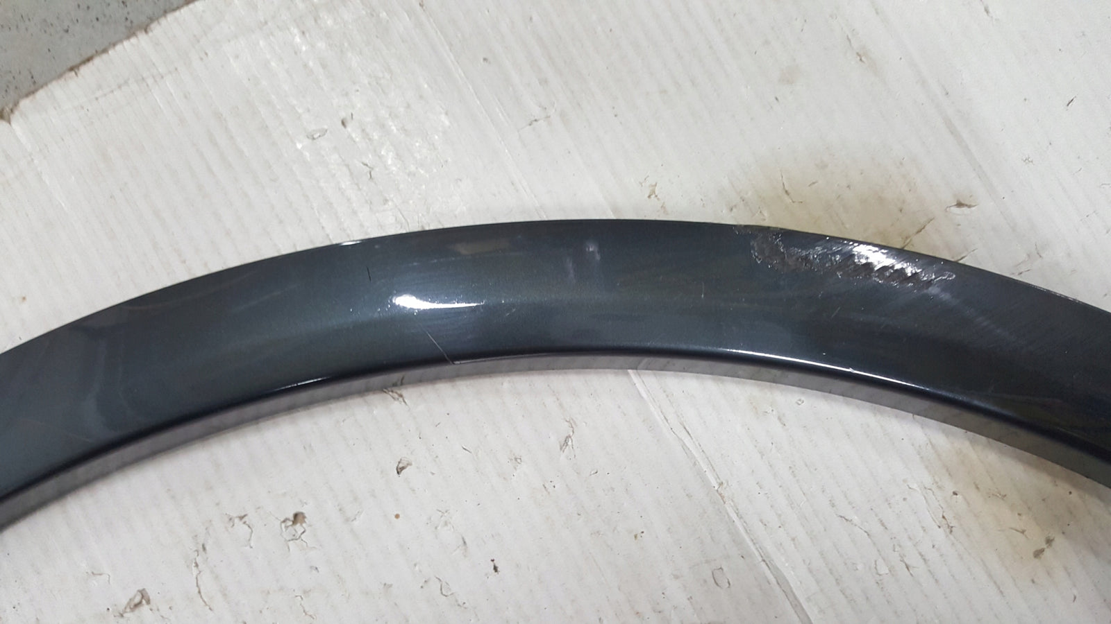 Listwa błotnika prawy tył AUDI Q5 80A853818B demontaż