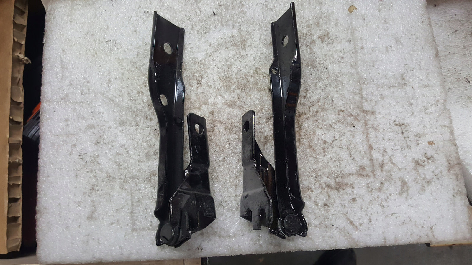 VOLKSWAGEN POLO V 2009-2017 ZAWIASY MASKI LEWY + PRAWY KOMPLET 6R0 ORYGINAŁ