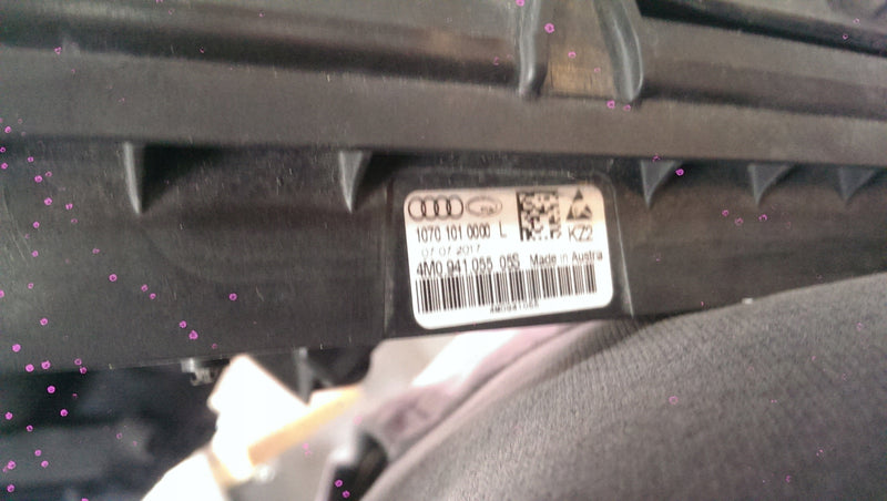 Lewy halogen LED światło DRL AUDI Q7 4M0941055