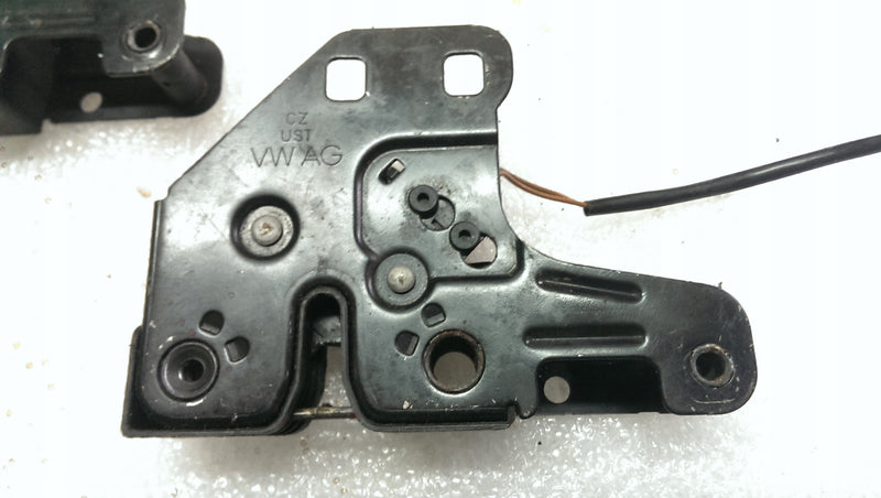 Zamek maski AUDI A6 C6 4F0823509A demontaż