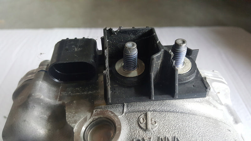 Alternator VW AUDI 4N0903028H demontaż