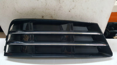 Kratka zderzaka przedniego prawa strona AUDI A4 (B9) 8W0807682R demontaż