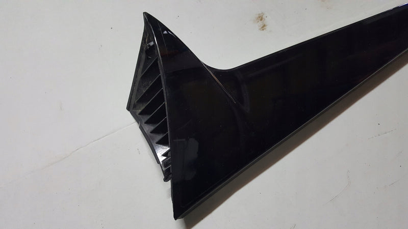 Listwy klapy bagażnika L+P strona VW GOLF VIII kombi 5H9827939B 5H9827940B