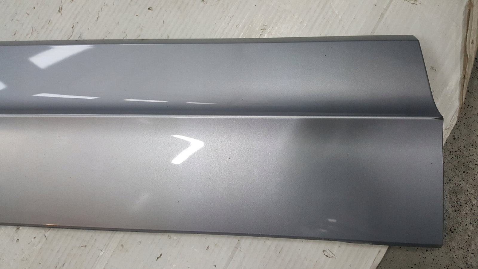 Listwa drzwi lewy przód VW TOUAREG III 760854939D demontaż
