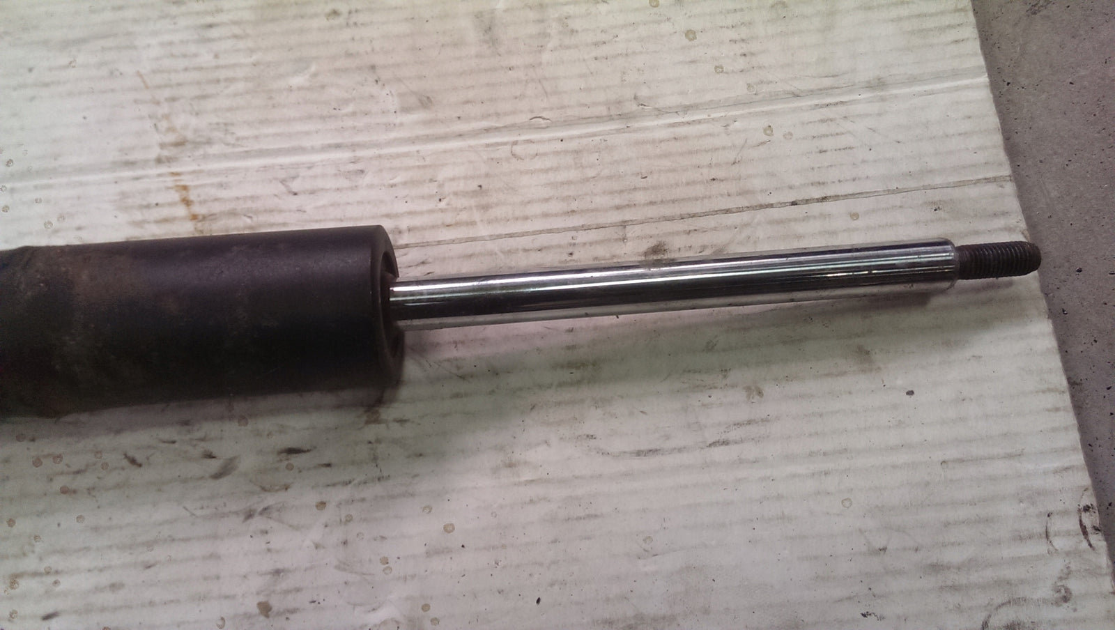 Amortyzator przód AUDI Q5 8R0413031BC demontaż