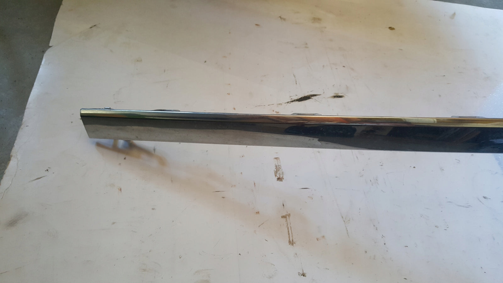 Listwa chrom zderzaka lewy tył VW PASSAT (B8) 3G0853841 demontaż