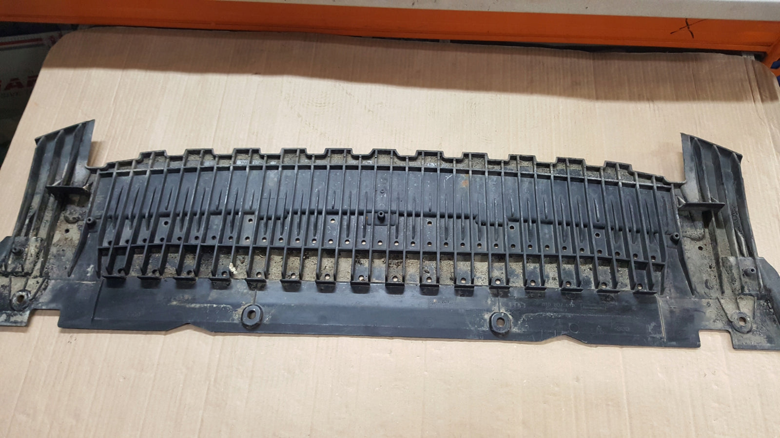 Audi OE 8T0807611C osłona płyta pod zderzak