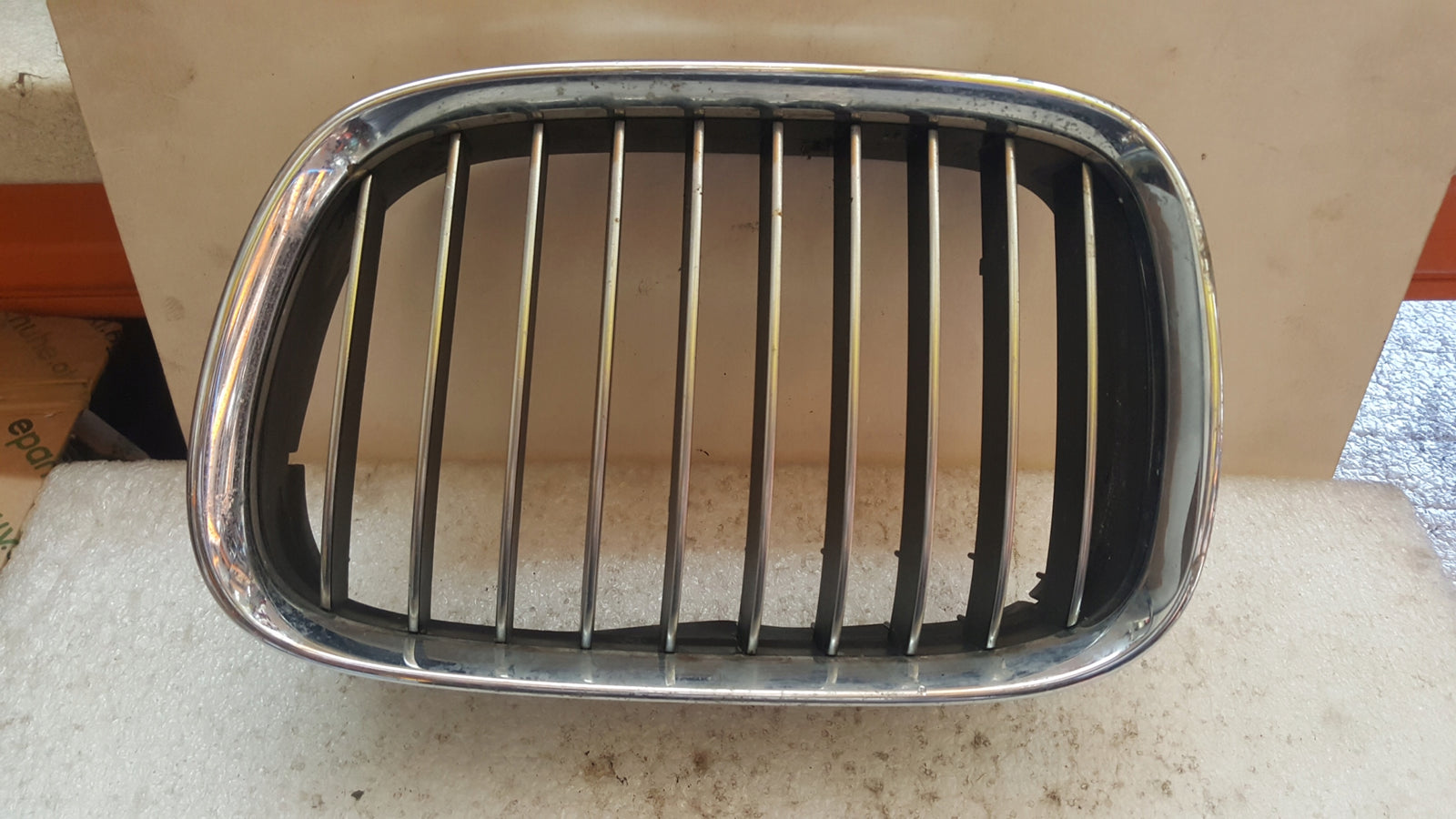 BMW E39 NERKA GRILL ATRAPA LEWA 8159311