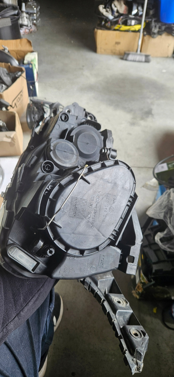 Le reflektor wraz z platformą mocującą Vw Golf 6 5K1941005P 2012r IDEAŁ