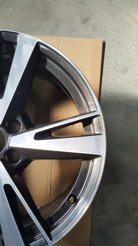 Felga oryginał Audi A3 S3 RS3 18X8J ET 46 5X112 nr. 8Y0601025N
