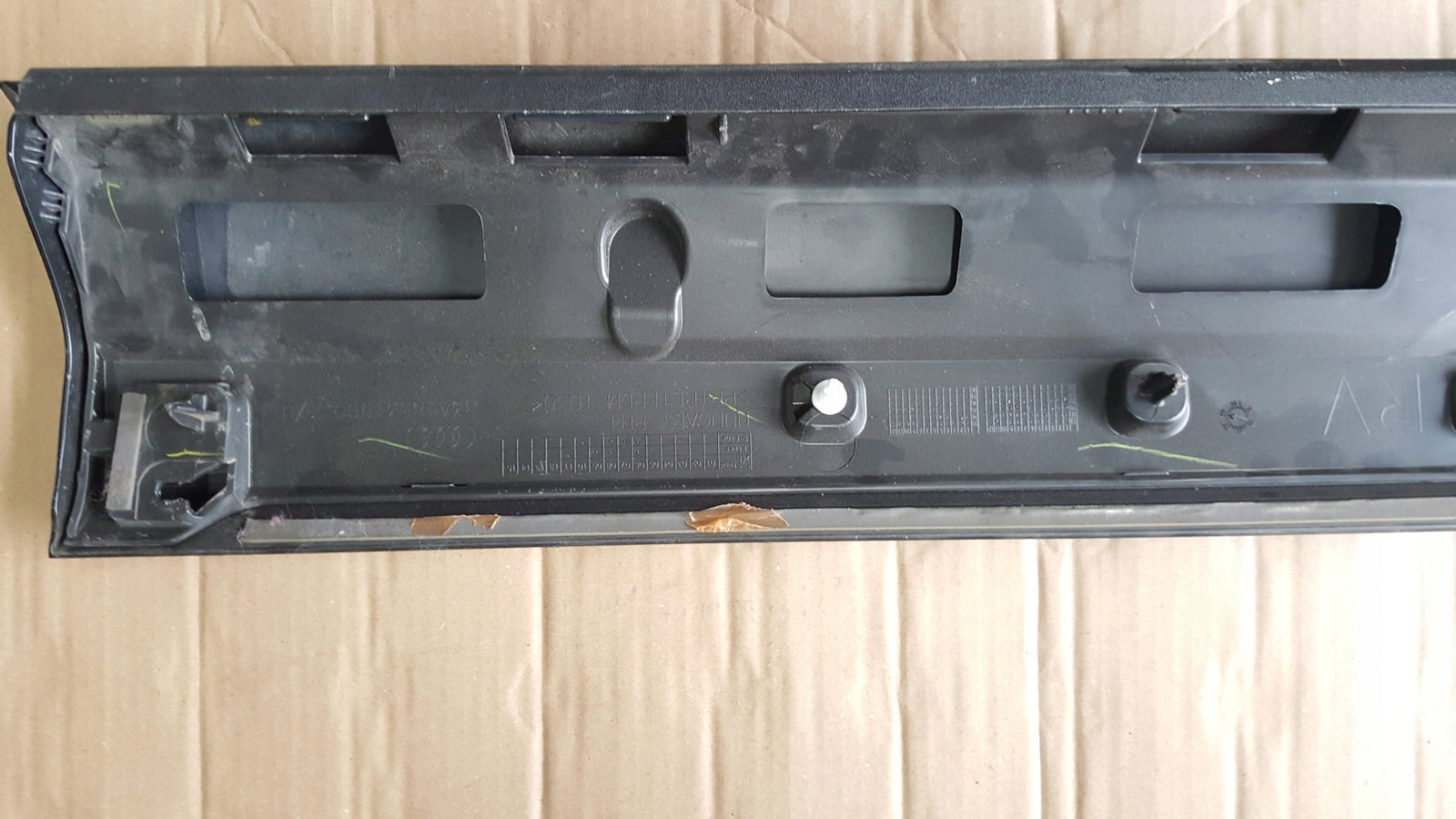 Listwa drzwi prawy przód AUDI Q3 II 83A853960A/B
