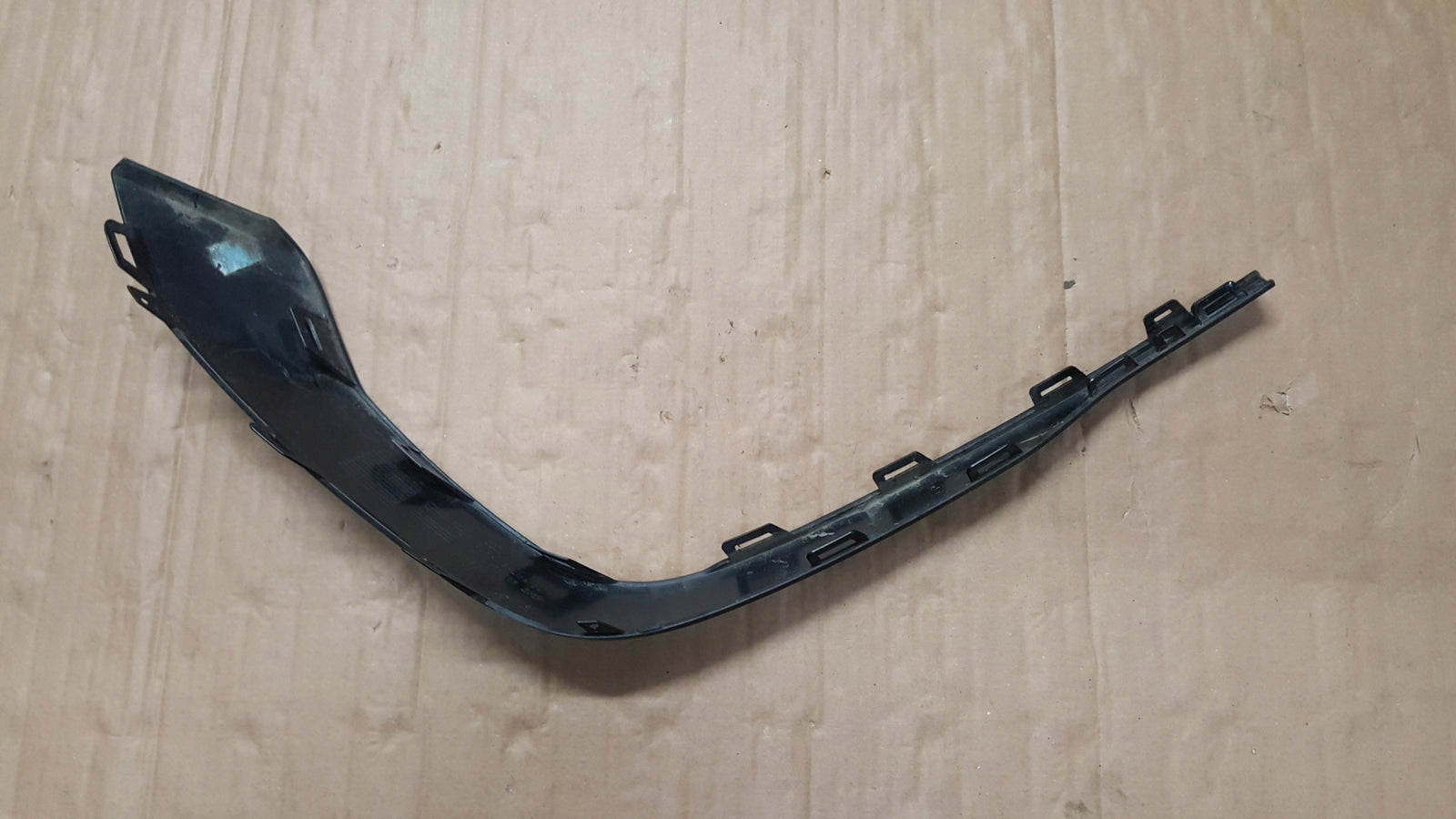 AUDI A4 B9 S-LINE LISTWA OZDOBNA ZDERZAKA LEWY TYŁ TYLNA 8W0853555