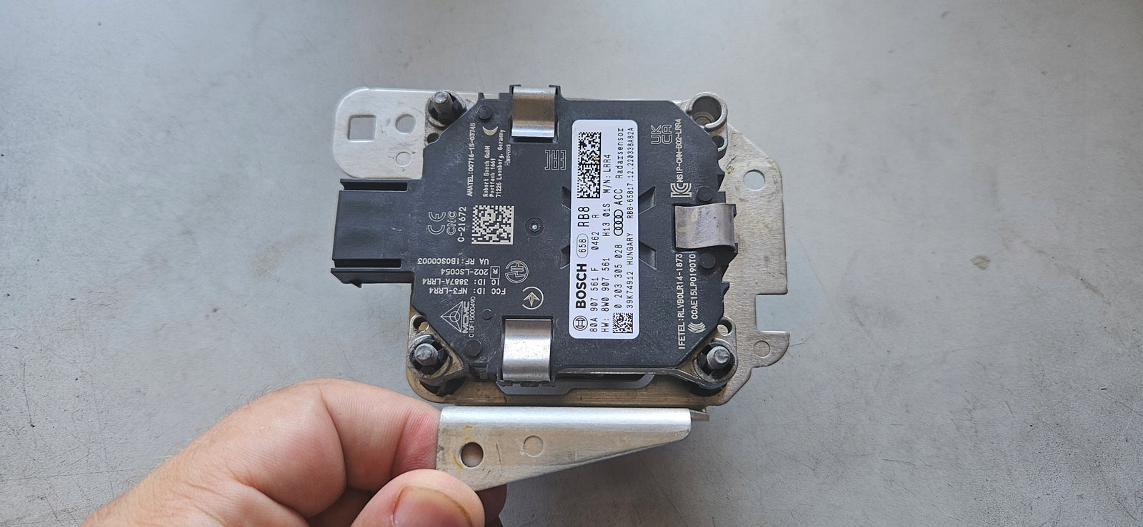 Radar ACC distronic AUDI Q5 80A907561F 80A907574 demontaż
