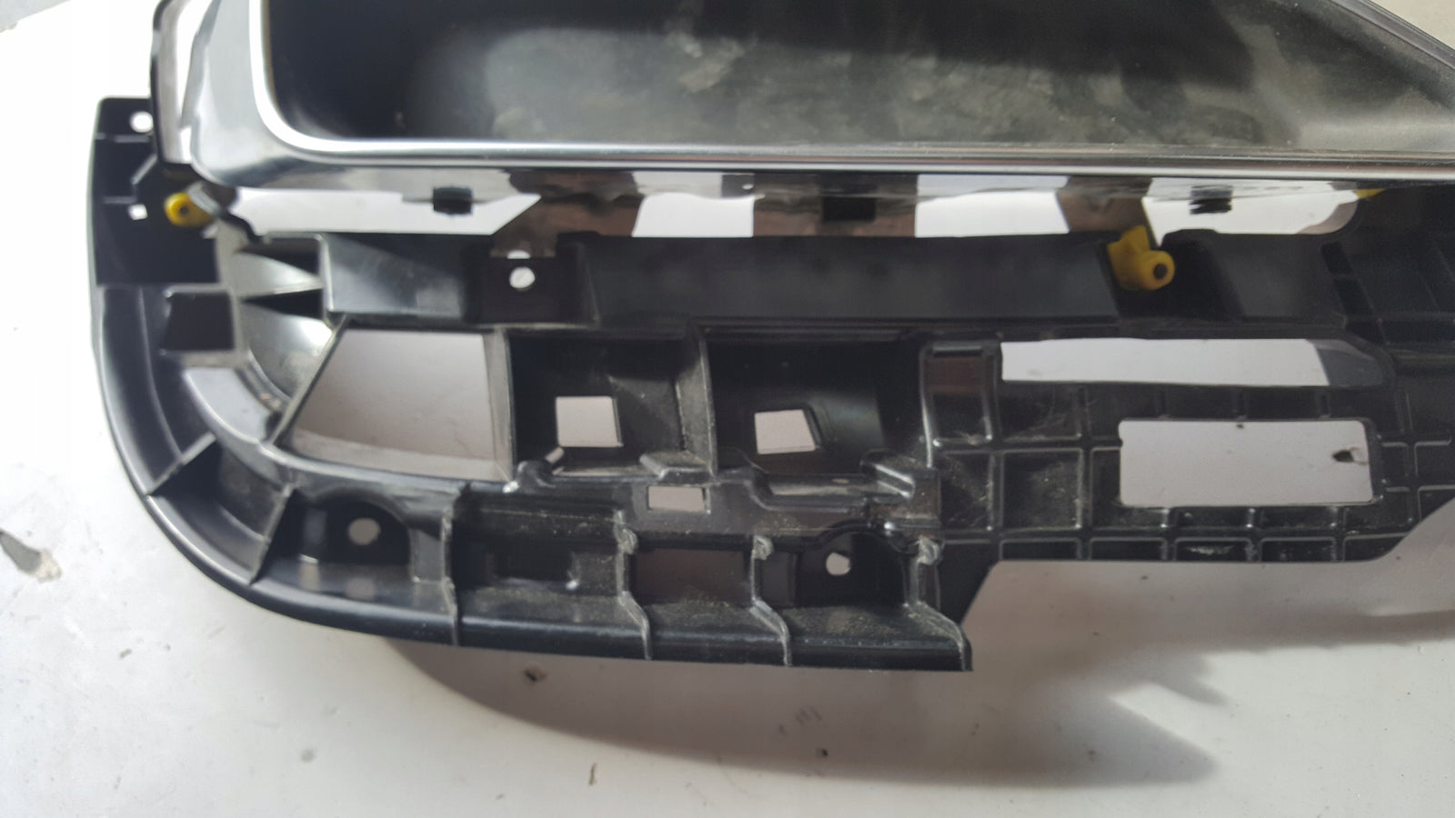 Prawa końcówka wydechu + uchwyt AUDI 8W0253826L 8W0807348E demontaż