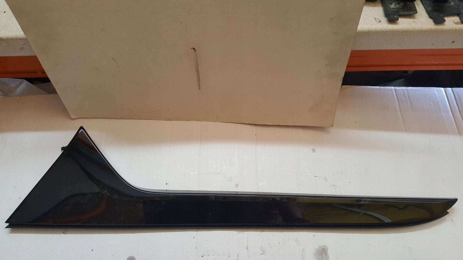 Listwy klapy bagażnika AUDI A6 (C8) 4K9854871 4K9854872 demontaż