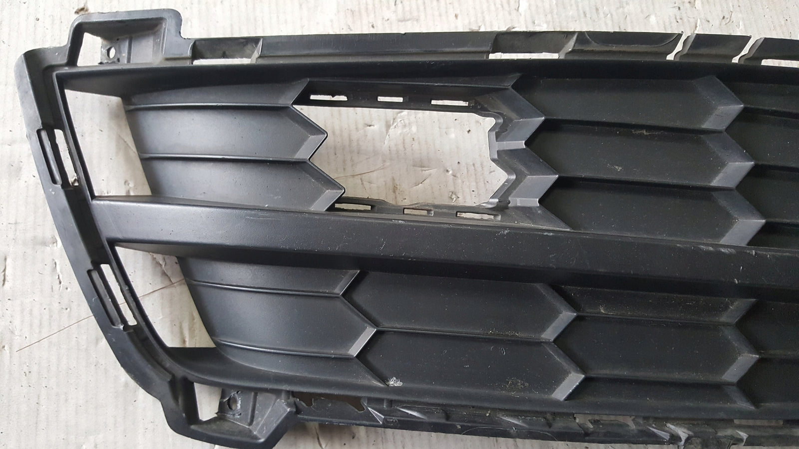 Kratka zderzaka lewy przód SKODA KAROQ 57A807367