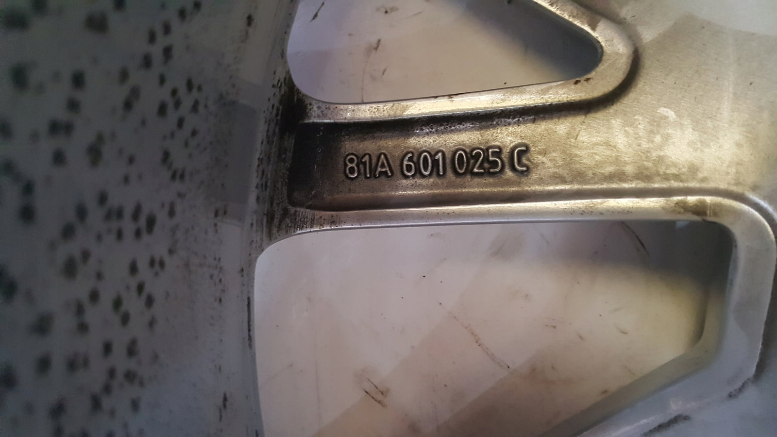 AUDI Q2 SQ2 81A FELGA 81A601025 C 7JX17 ET45