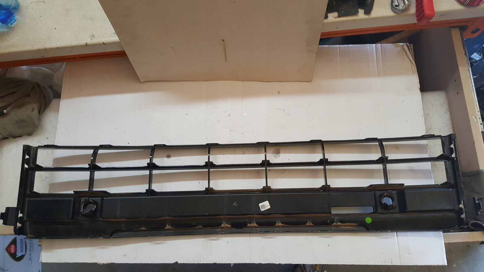 Środkowa kratka zderzaka przedniego VW GOLF VIII 5H0853677E demontaż