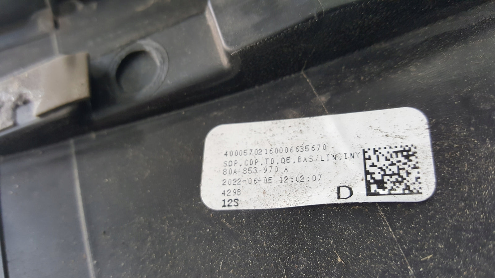Listwa drzwi prawy tył AUDI Q5 80A853970A demontaż